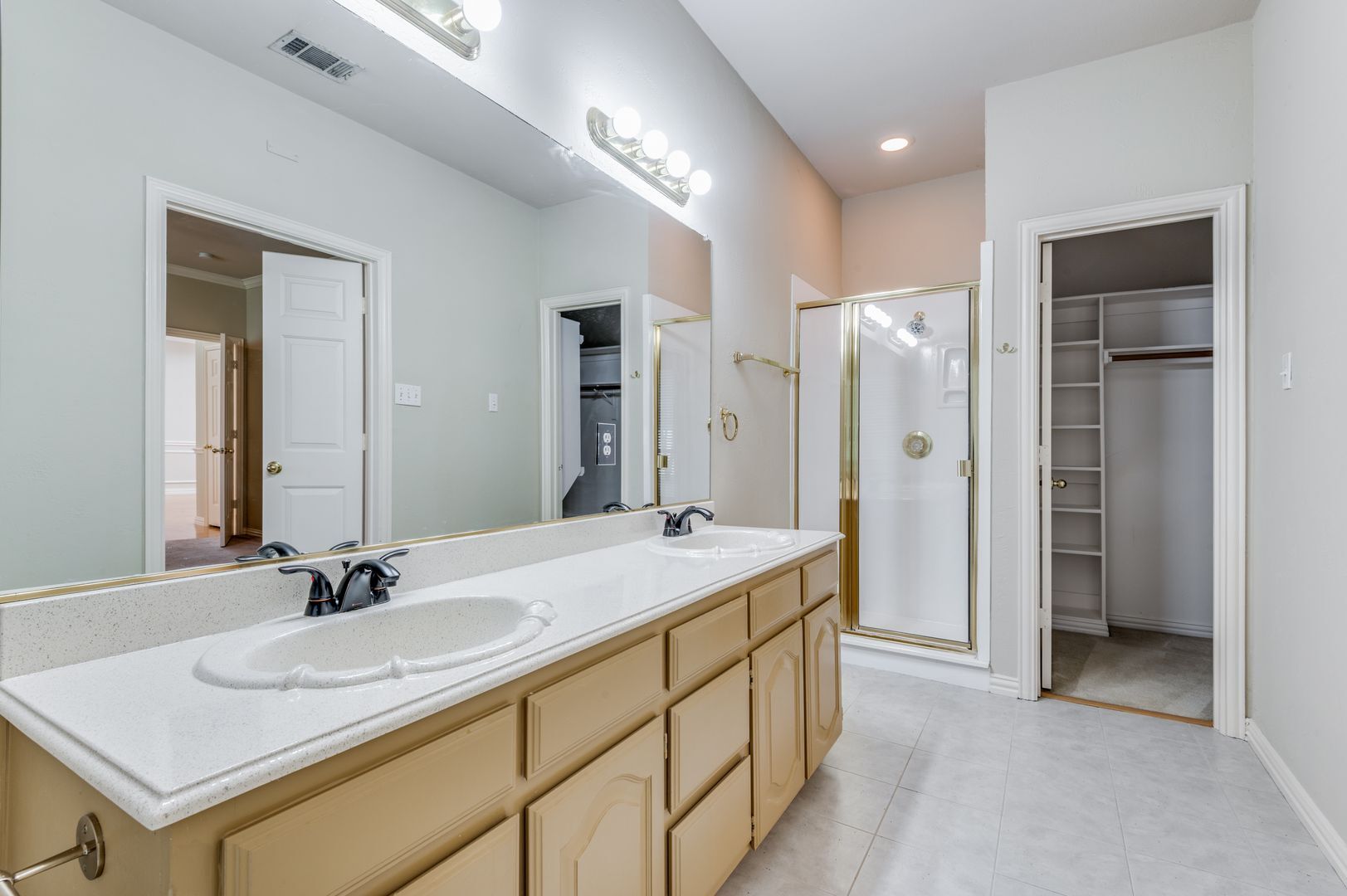 Building Photo - 3147 Waterside Dr