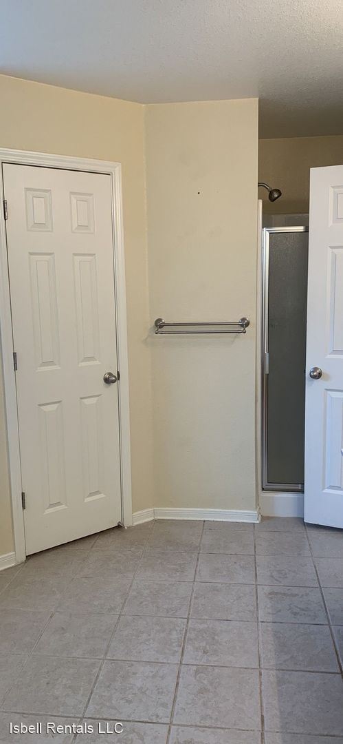 Building Photo - 4 br, 2 bath House - 2501 Wisteria Lane