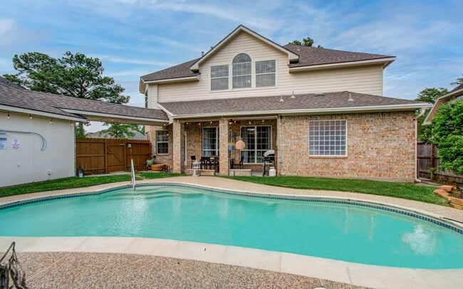 Building Photo - 15627 Twisting Springs Dr