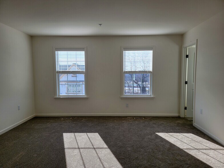 Building Photo - 2459 Spring Water Cir