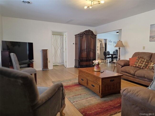 Building Photo - 90 W Market St