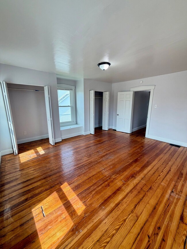 Building Photo - 37 N Kinzer Rd