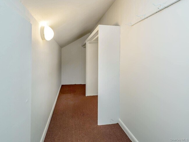 Building Photo - 19 Elm St