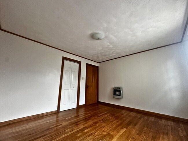 Building Photo - 704 E Thomas St