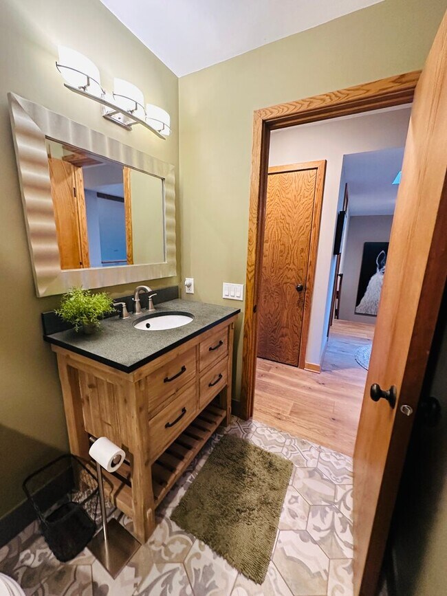 Building Photo - Sophisticated Condo Retreat on Old Mission Peninsula