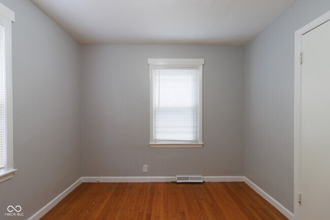 Building Photo - 4430 N Longworth Ave