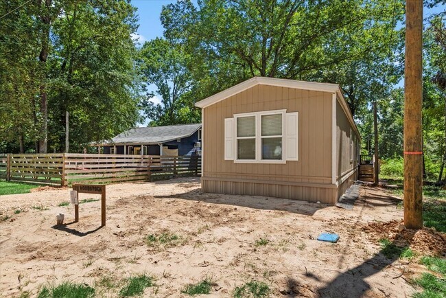 Building Photo - 211 Woodstock