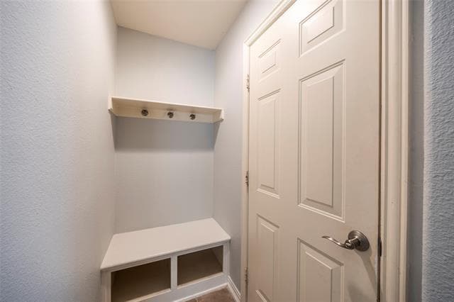 Building Photo - 2709 Lake Ridge Dr