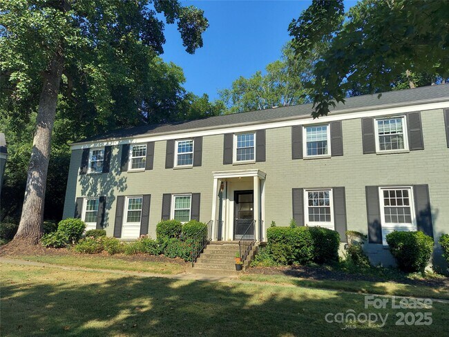 Building Photo - 557 Wakefield Dr