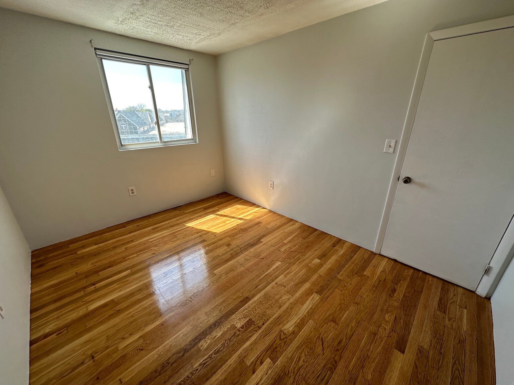 Building Photo - 377 Dorchester St