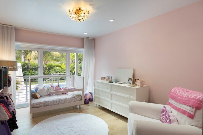 Building Photo - 5780 Las Palmas Dr