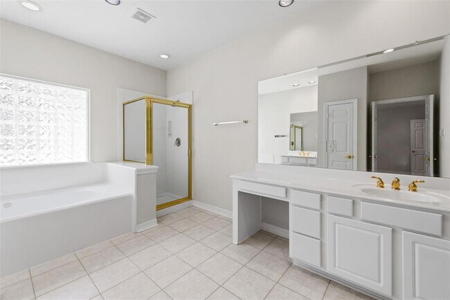 Building Photo - 6714 Montclair Dr