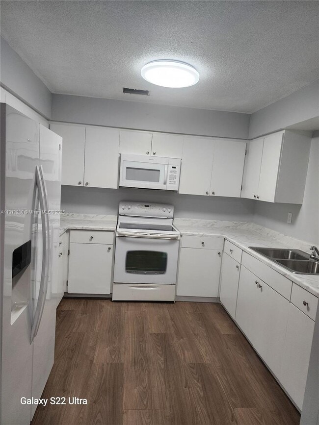 Building Photo - 1371 NE 144th St