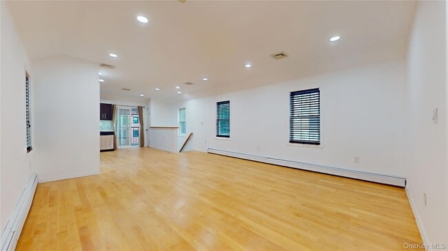 Building Photo - 138-15 82nd Dr