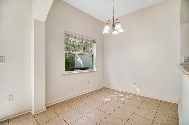 Building Photo - 10494 Park Commons Dr