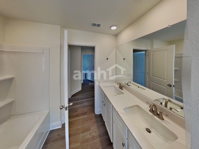 Building Photo - 5993 Sycamore Pl St