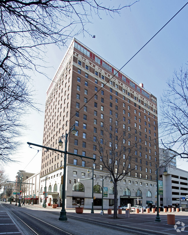 Building Photo - Claridge House Condominiums