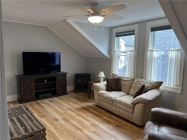 Building Photo - 13 Newport Ave