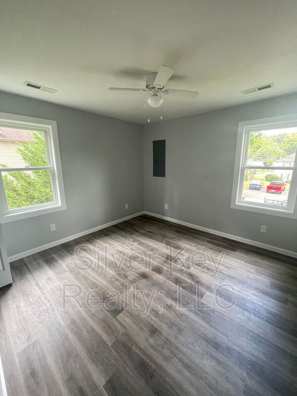 Building Photo - 804 Ingleside Ave