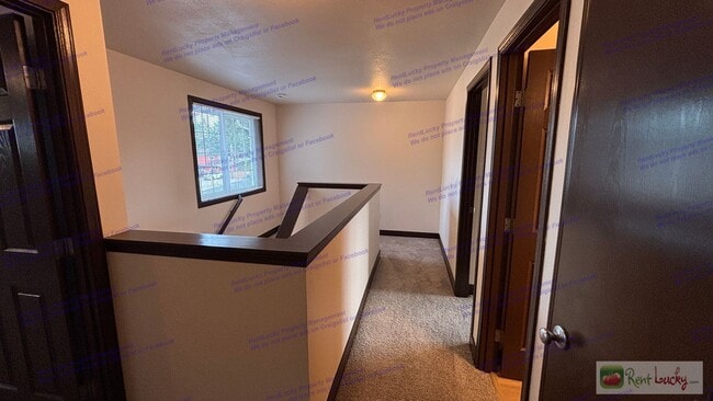 Building Photo - CFC (Russell)-Spanaway Duplex