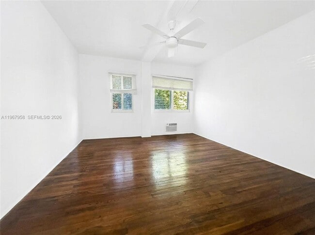 Building Photo - 841 W 40th St