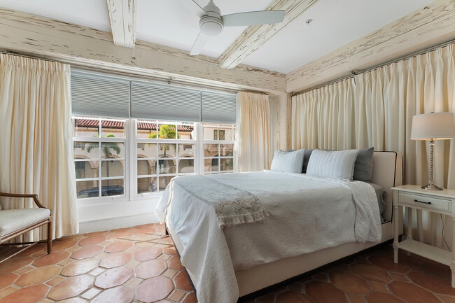 Building Photo - 235 Sunrise Ave