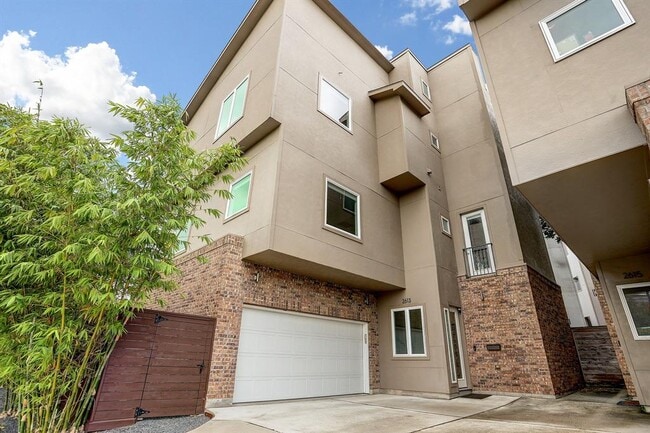Building Photo - 2613 Waugh Dr