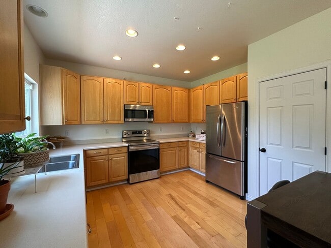 Building Photo - Open floor plan and backs to Open Space! 4...