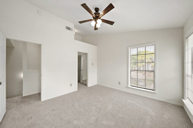Building Photo - 2211 S Kirkwood Rd