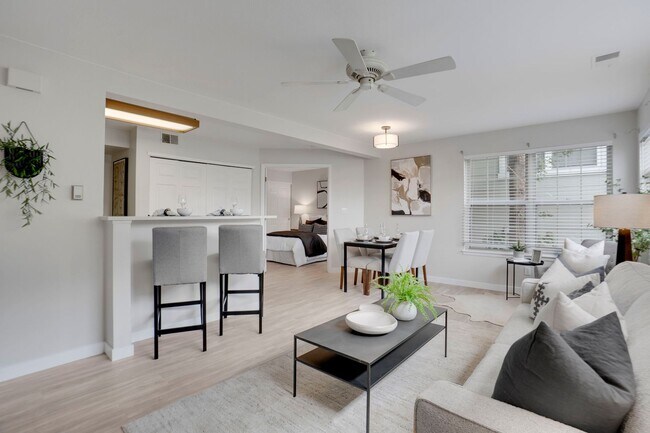 Building Photo - Charming 2 bed 1 bath Condo in Centennial!