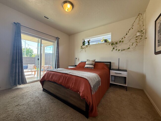 Building Photo - CHECK OUT THIS BEAUTIFUL HOME IN MAPLE MEADOWS!!