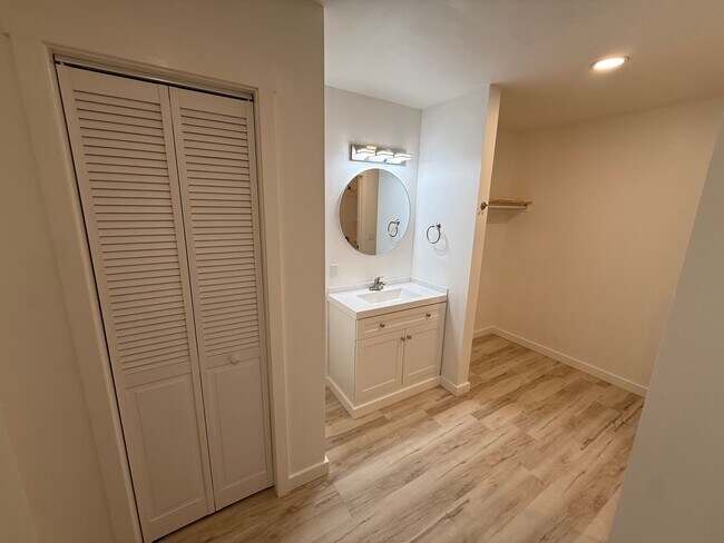 Building Photo - Newly Remodeled | All Utilities Included | AC + Heat | Move-In Ready