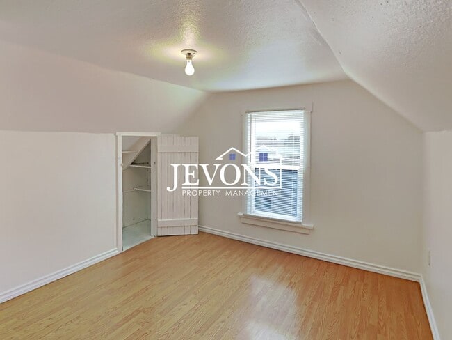 Building Photo - 921 S 21st Ave