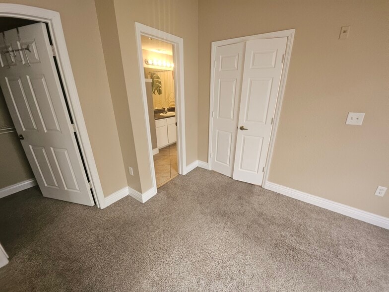 Building Photo - 3726 Palm Desert Ln