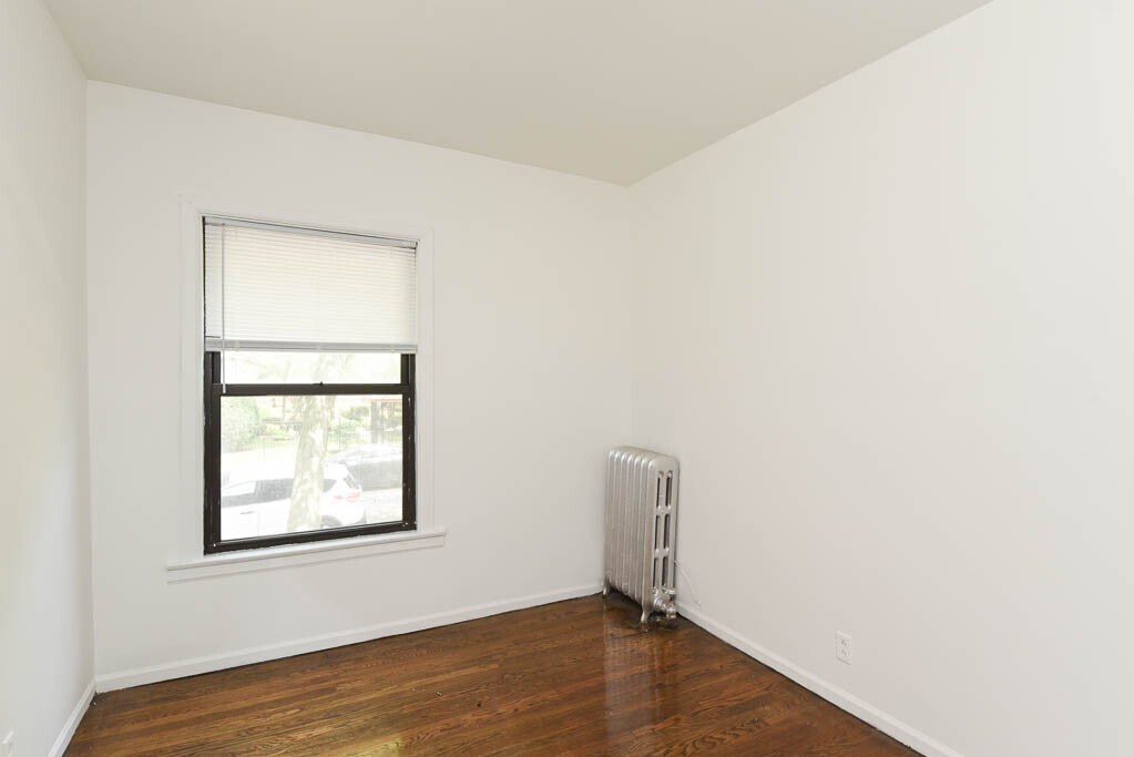 Building Photo - 929 W Sunnyside Ave