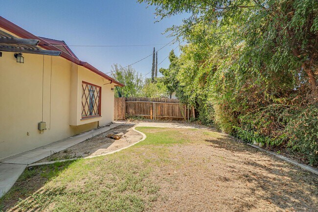 Building Photo - 2301 Faye Ln