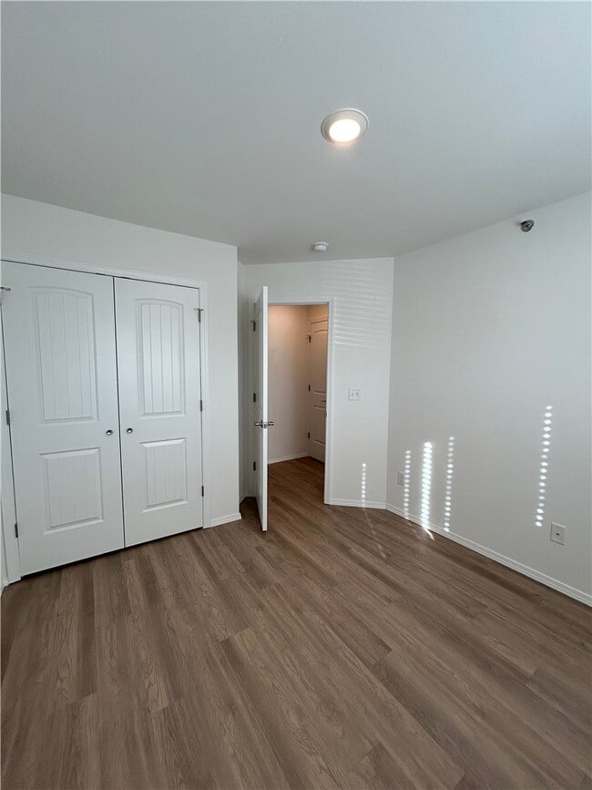 Building Photo - 2806 W Mockingbird Ln