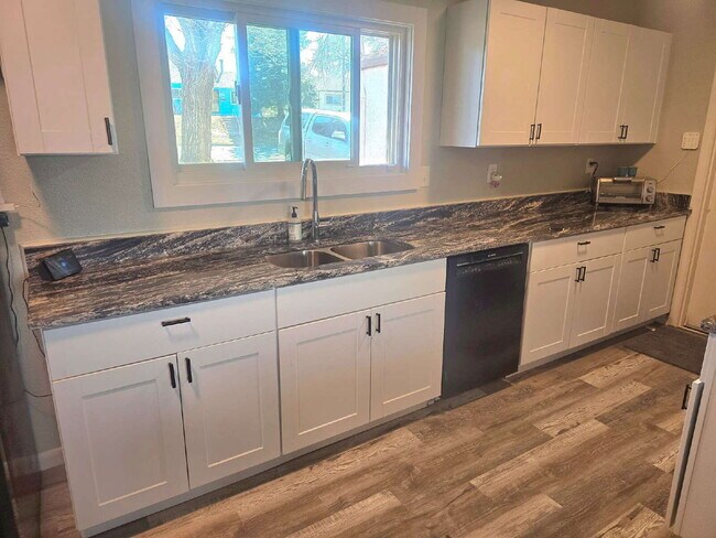 Building Photo - 2534 E San Miguel St