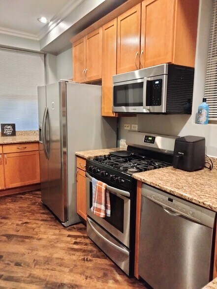 WG SS appliances - 1618 S Washtenaw Ave