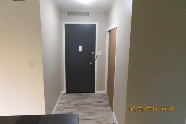 Building Photo - 1620 E Broad St