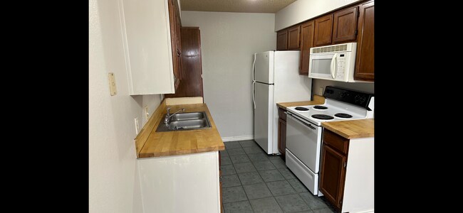 Building Photo - FOXFIRE8121