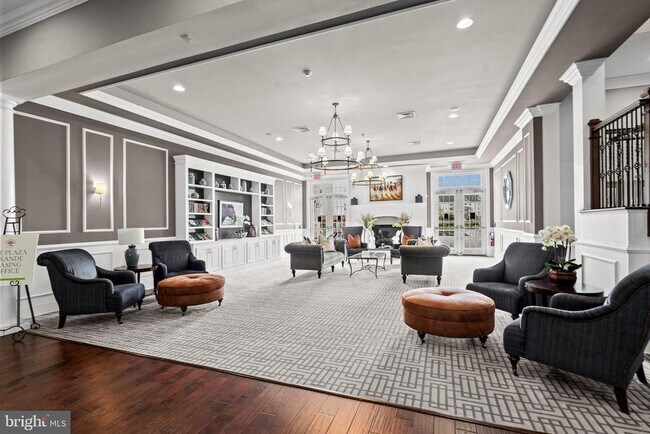 Building Photo - 2022 Crescent Wy