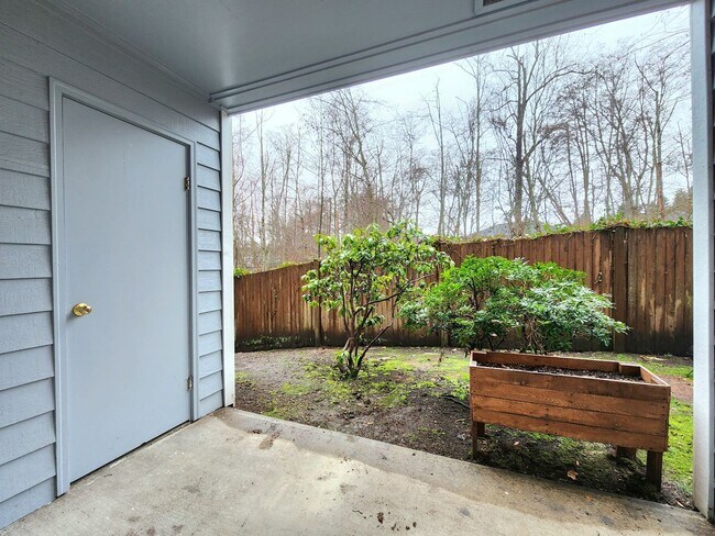 Building Photo - Everett Condo Near Boeing / Bonus 1/2 off 1st Month Rent!