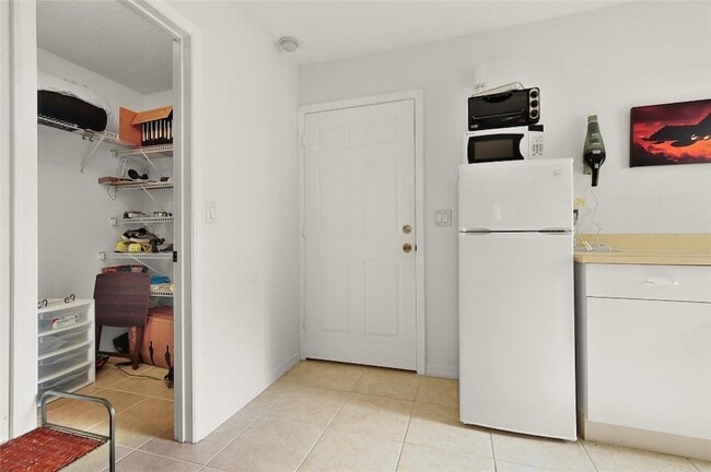 Building Photo - 2210 S 34th St