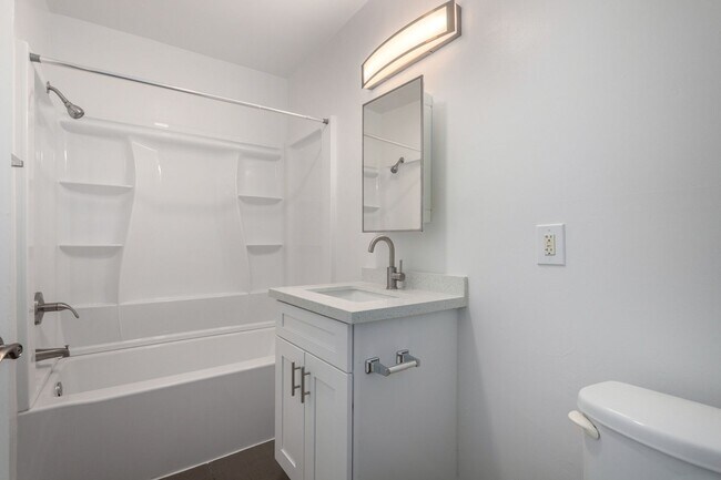 Building Photo - Upgraded One Bedroom, One Bathroom at 28 o...
