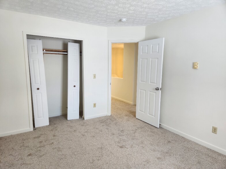 Building Photo - 4949 Catherine Ct