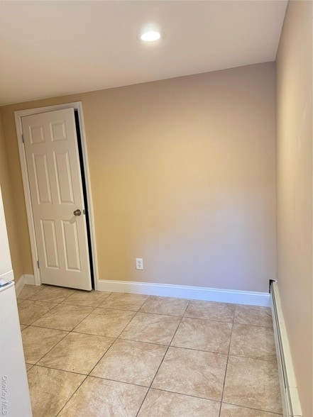 Building Photo - 1019 E 230th St