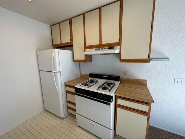 Building Photo - Upstairs 2 bed/1bath Apartment in Pacific Beach