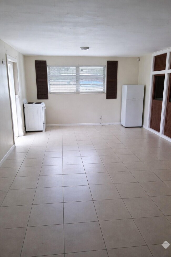 Building Photo - 1300 NW 61st Ave