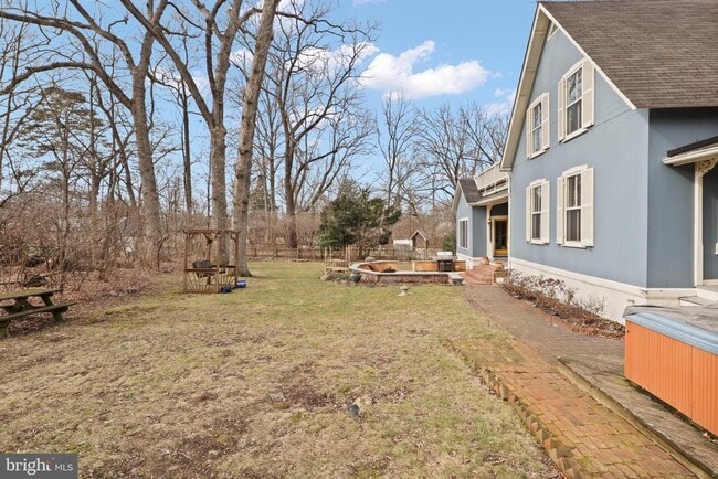 Building Photo - 206 Grove Ave